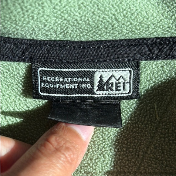 REI Vintage Light Green Light Weight Fleece Pocketed Hiking Turtle Neck Vest - Picture 12 of 13